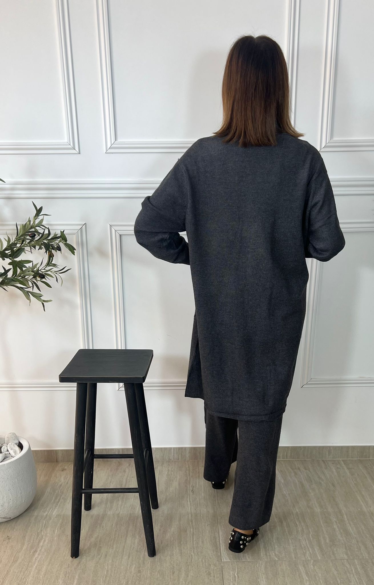 Conjunto de tres piezas en color gris tejido de punto