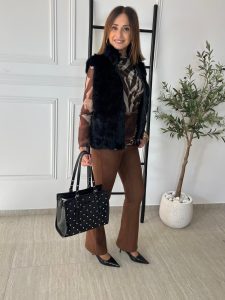 CHALECO UNAE DE PELO NEGRO