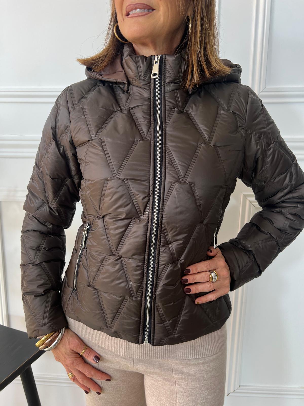 Cazadora acolchada entallada en tono marrón