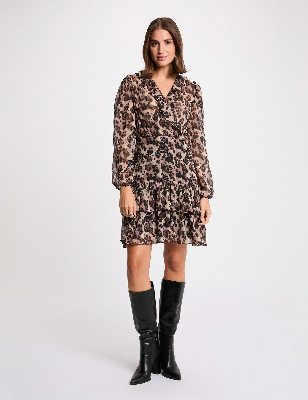 Este vestido corto y evasé Oliva Valencia