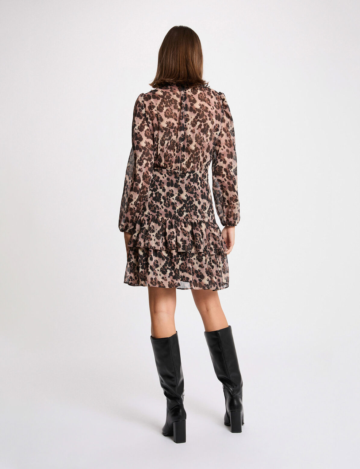 Este vestido corto y evasé Oliva Valencia