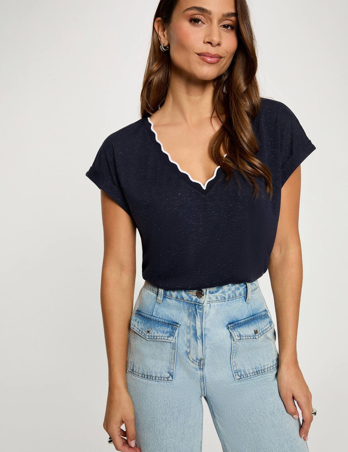 Camiseta cuello v manga corta azul marino. Oliva Valencia Denia Gandia Original regals